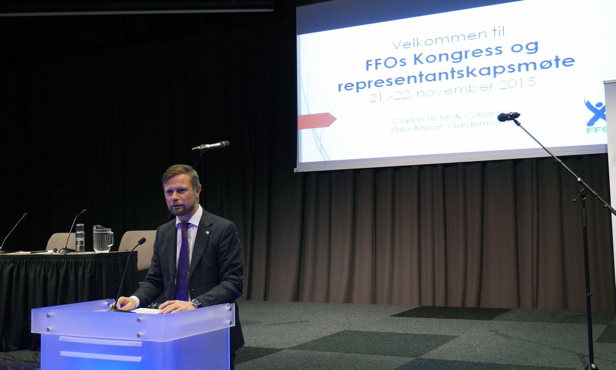 FFOtweet's tweet photo. Helseminister @BentHHoyre holder åpningshilsen og takker organisasjonene for godt samarbeid #ffok2015 https://t.co/gItlFOxQ2A