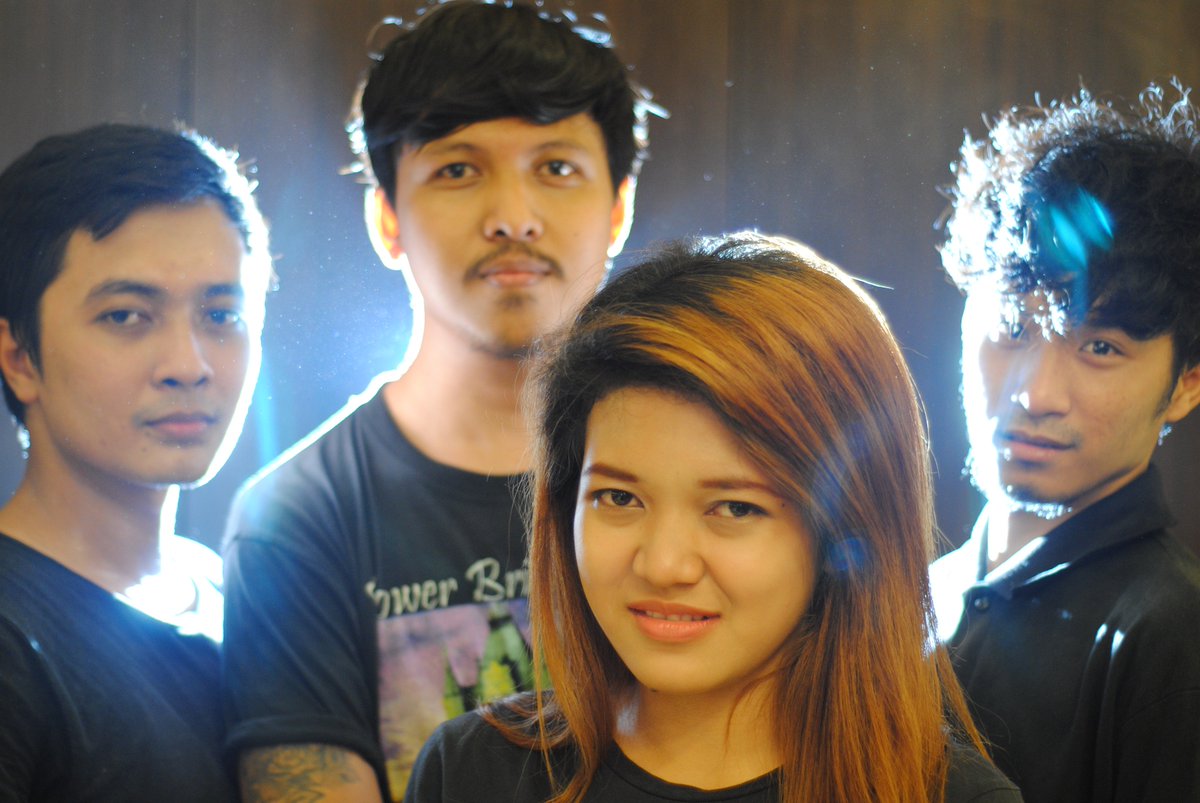 Lollymons's tweet photo. 22 nov2015 Kita bakalan nyanyi nyanyi gemes di @beerhousejkt , bersama band" indie lain nya,#StageBystageForOurHope https://t.co/0WtQt9EntO