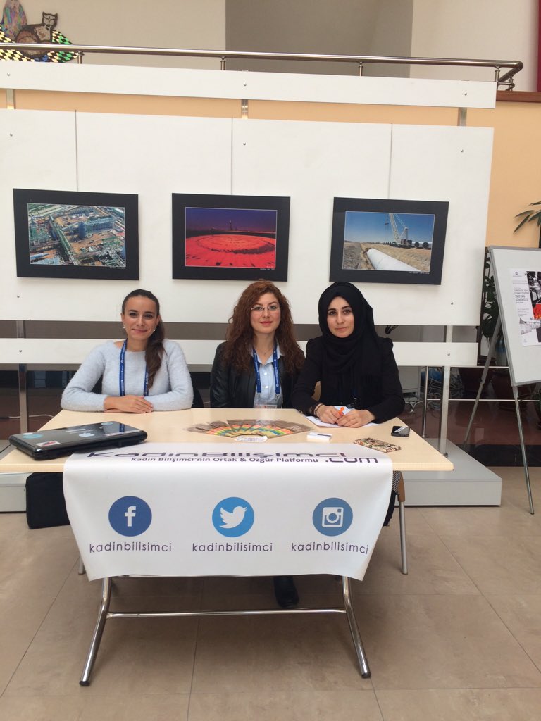 kadinbilisimci's tweet photo. Standımızda yerimizi aldık. Tanışmak isteyen tüm #kadinbilisimci'leri bekliyoruz ☺️ #devfest #devfeststudent https://t.co/SZ1SnkSrwp