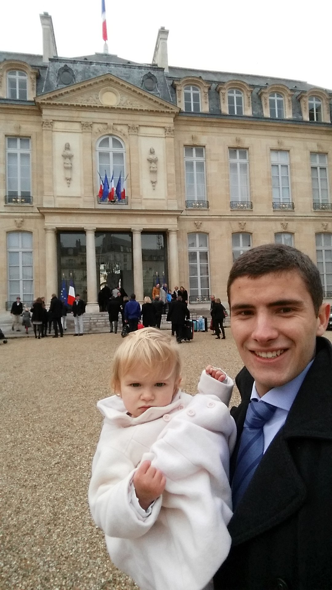 X 上的Blanchier Victor：「Remise de la médaille de la famille 2015 au palais de  @Elysee @pierreblanchier #France t.coRekXkdZBvi」  X