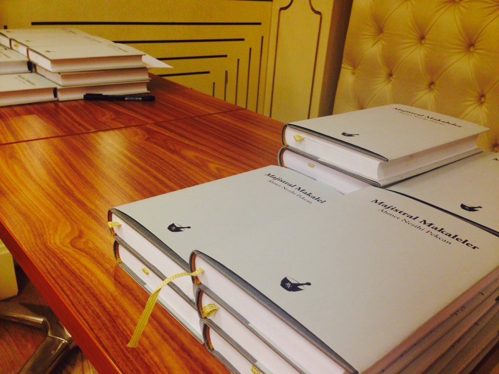 Ahmet Nezihi PEKCAN hocamızın Majistral Makaleler adlı kitabına sempozyumumuzda ulaşabilirsiniz.