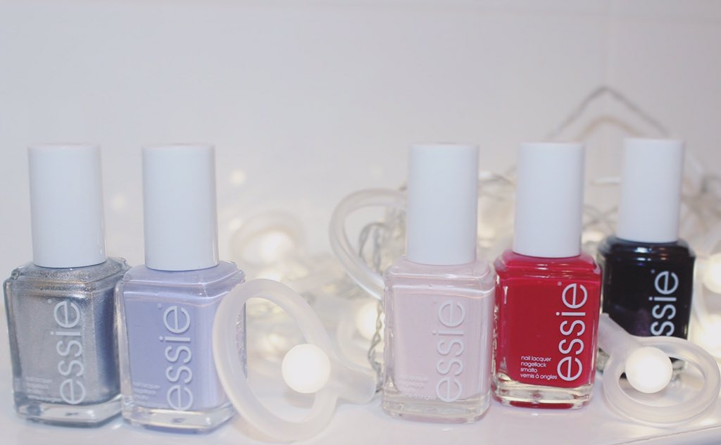 AlinaHensle's tweet photo. Gestern konnte ich endlich meine heiß ersehnten #essies ergattern. Es durtfen fast alle mit. 😍 @essie_DE https://t.co/Wa3OVB6jSe