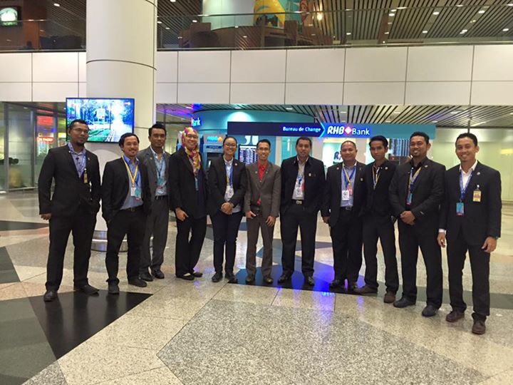 AYLS2015's tweet photo. #AYLS2015 Logistic Team @ KLIA. heroes behind the scene! Thank you so much for the hardwork! @KBSMalaysia https://t.co/ufeeDT51fR