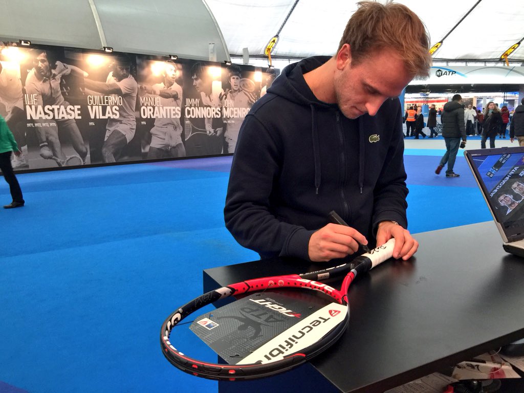 tecnifibre's tweet image. RT and follow @tecnifibre to have a chance to win this TFight 305 signed by @deniskudla!
