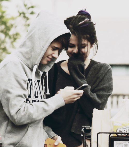 iJustinsHoodie's tweet photo. Justin and Selena Trending worldwide again

#OldJelenaDays https://t.co/KCfw73O6Mi