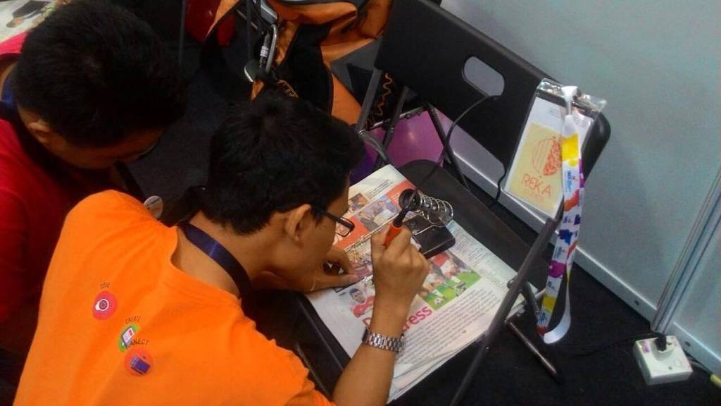 Insta_RaspPi's tweet photo. https://t.co/1grZ40ZBmk - —- peREKA as trainer at #codeasean #1AES2015. Teaching how to b… https://t.co/J6azD8VYwO https://t.co/FbrLbPx97b