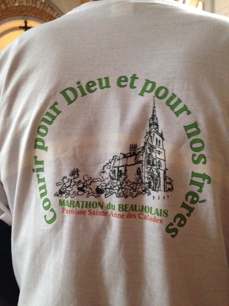 CardBarbarin's tweet photo. Au marathon du Beaujolais, bénédiction des coureurs et départ avec les marathoniens de @Paroisse69400 https://t.co/i2PvLXYmmc
