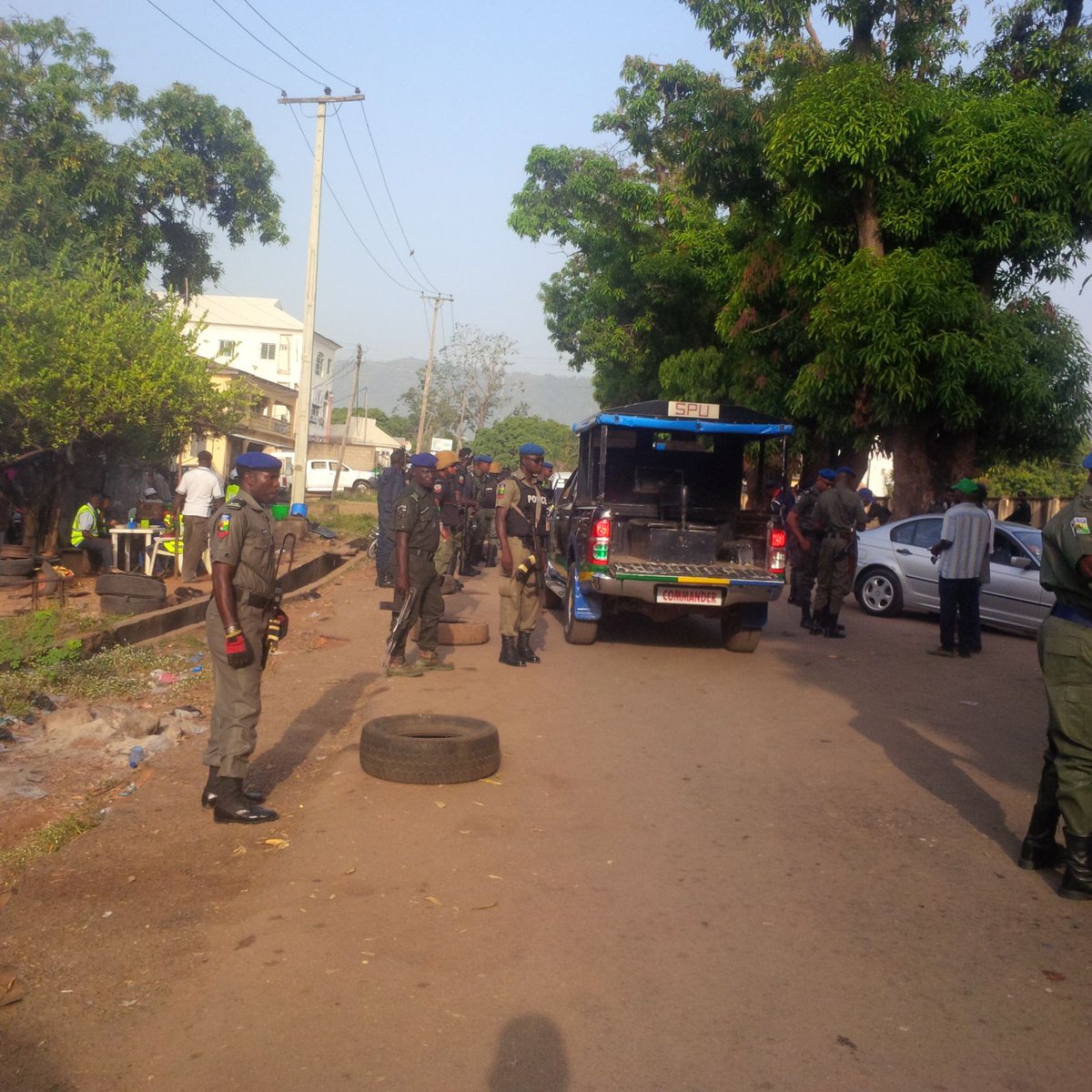 Max1023FM's tweet image. #KogiUpdate: 
In case you missed it, the Military laid siege on Lokoja road, this morning.