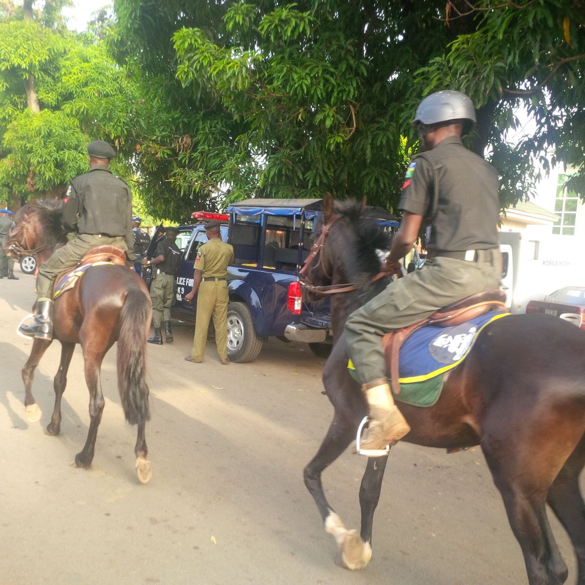LadyOMary's tweet image. #KogiUpdate: 
In case you missed it, the Military laid siege on Lokoja Road, this morning.