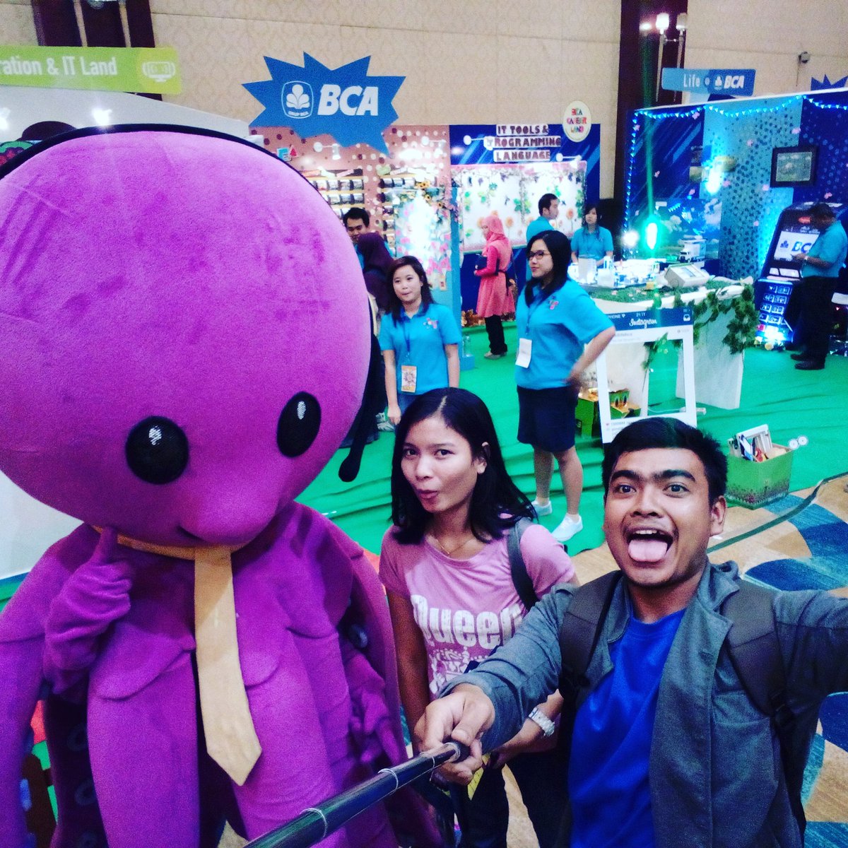 alulindosat's tweet photo. #selfiewithbungkkb @BCAFinance_Jobs https://t.co/Isk4h4qguN