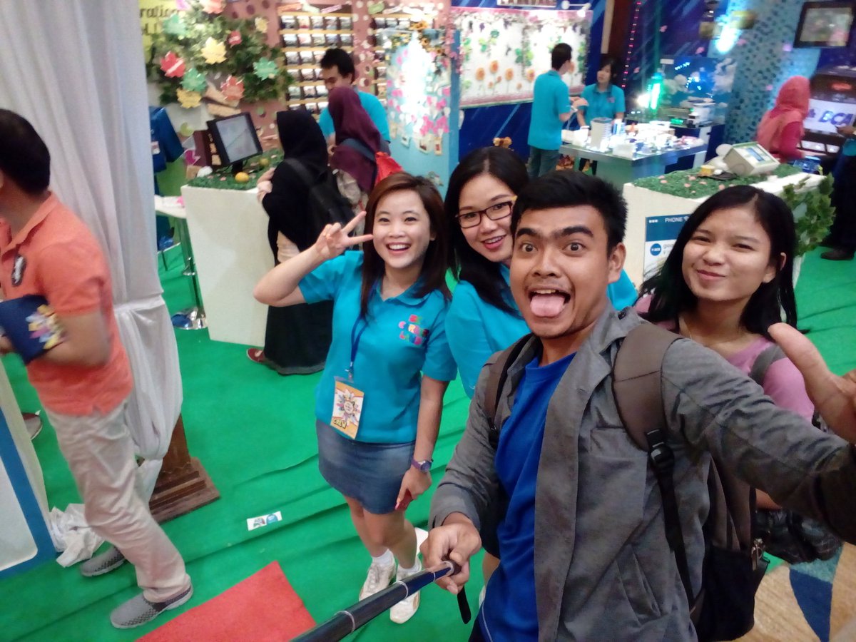 alulindosat's tweet photo. #selfiewithbungkkb @BCAFinance_Jobs https://t.co/Isk4h4qguN