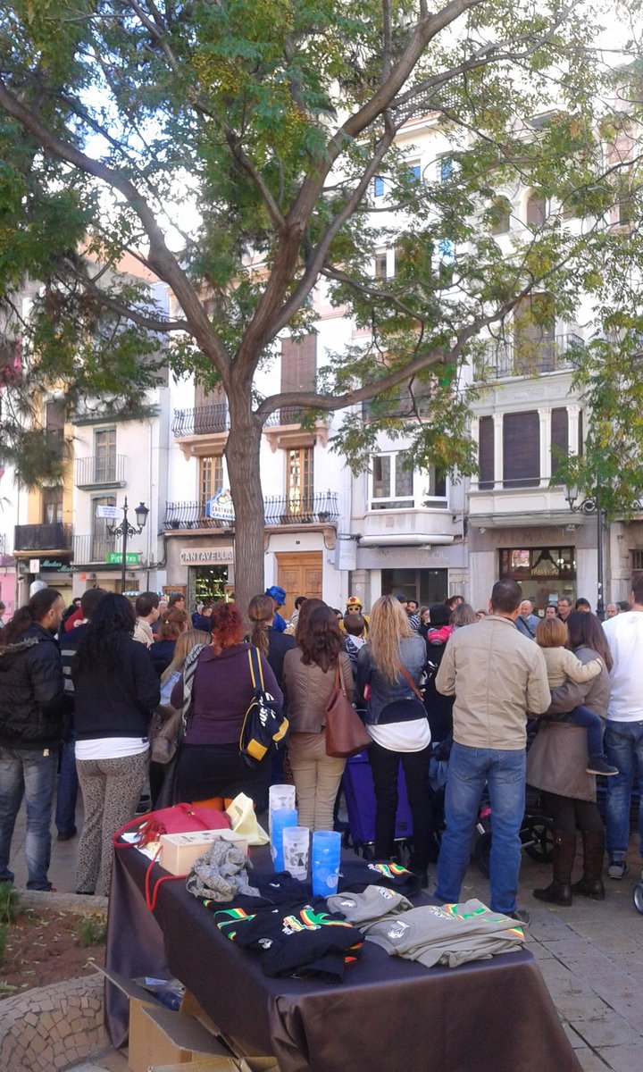 Super ambientazo en la Plaza Tetuán...canciones para niños, niñas y mayores