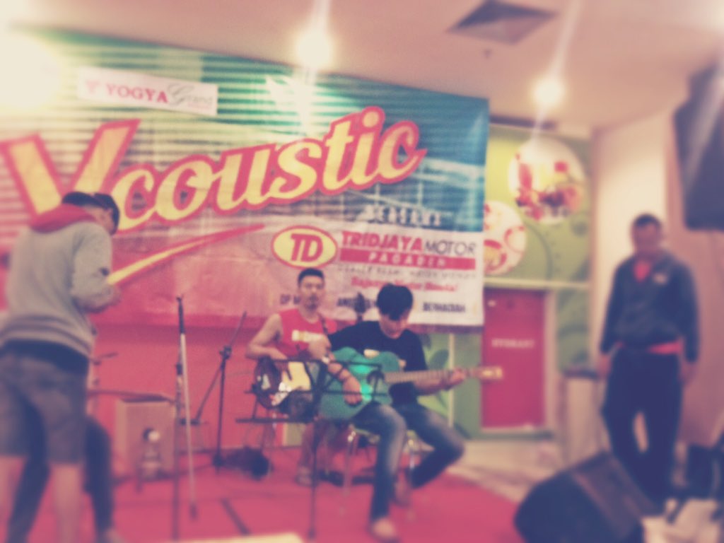 Sound check .. At yogya subang <a href="/kotaSUBANG/">IG kotasubang</a> <a href="/vradiosubang/">V Radio 104,9 FM</a>