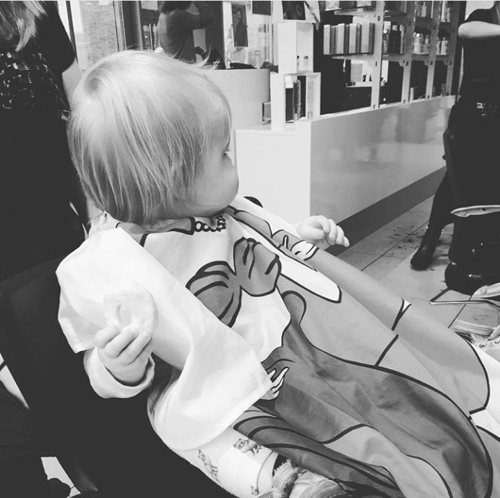 Haartjes knippen  bij Sammy-rose  #spannend