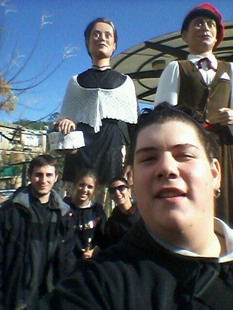 Climent i Roser: avui l'<a href="/avermell/">Àlex Rojas i Castillo</a> s'ha encongit i s'ha transformat en <a href="/lluisbellas/">Lluís Bellas Melgosa</a>... Aquest jovent! #fmsantcliment