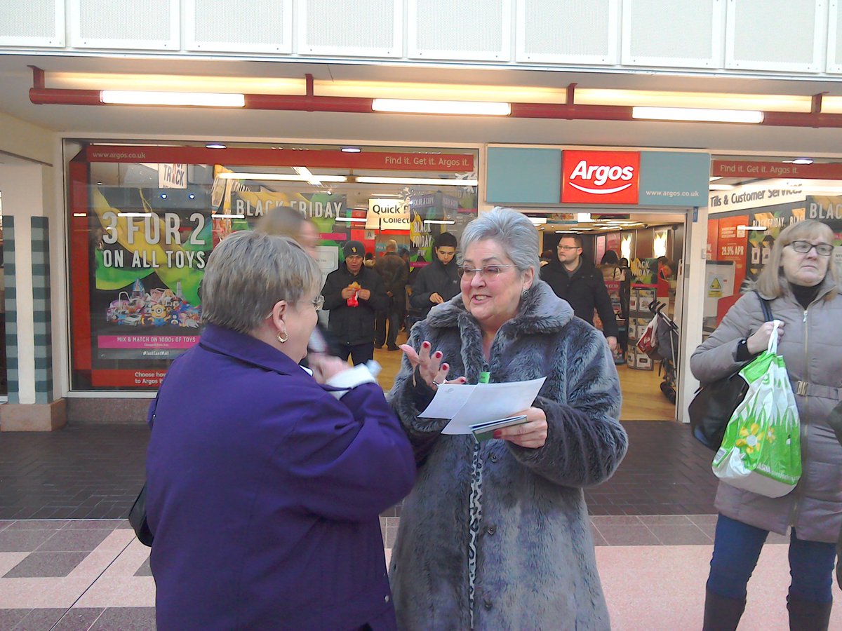 <a href="/IngridBrindle/">ingrid brindle</a> giving out self-care information and talking about <a href="/HealthPledgeUK/">HealthPledge</a>