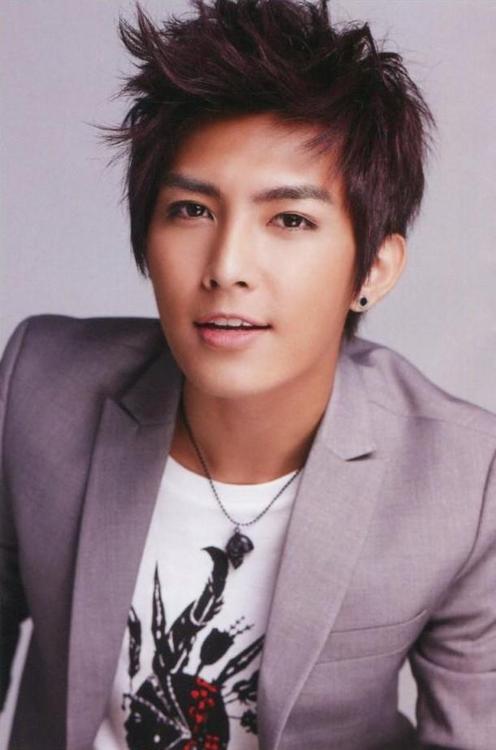 Aaron yan Feliz Cumpleaños Atrasado  