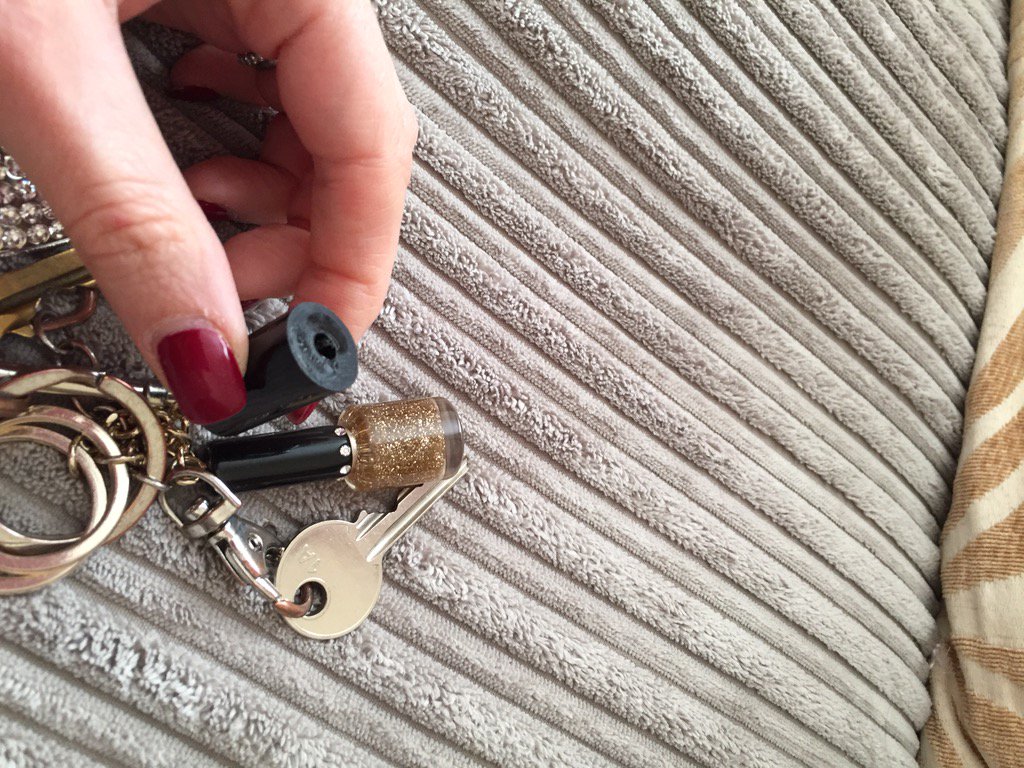 WoodmanGrace's tweet photo. @Accessorize less than a week and the keyring💄 has gone. Faulty product, pls help?
 #rewardscustomer https://t.co/muw9mIKtYh