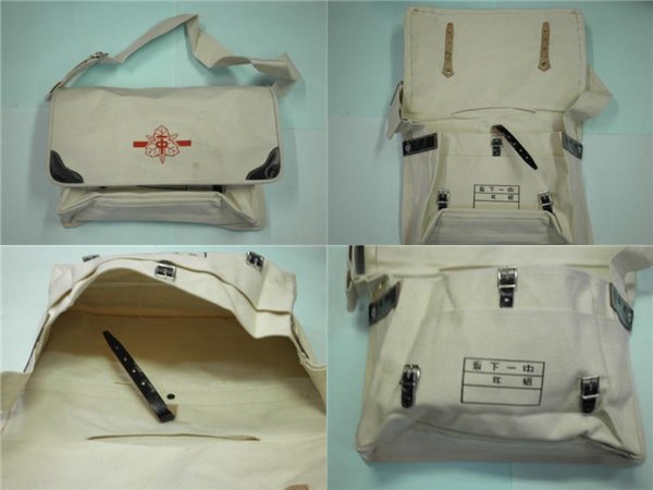 通学用帆布製肩かけかばん 1950年代から。中学生の通学かばんとして使