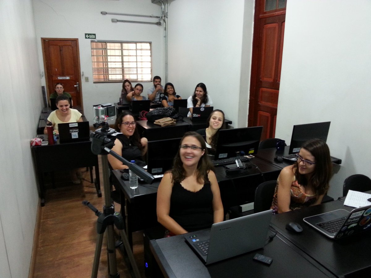 rvnovaes's tweet image. Começou o curso de desenvolvimento de @santos_igr forte presença das #pyladiesbh #pythonmg