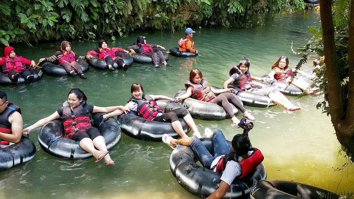 Trip kita menyusuri gua pindul n Kali Oyo. Abis main air ga lupa bersih2 pk Absolute! 🙈 #JurnalAFF <a href="/Absolute_Women/">Absolute Women</a>