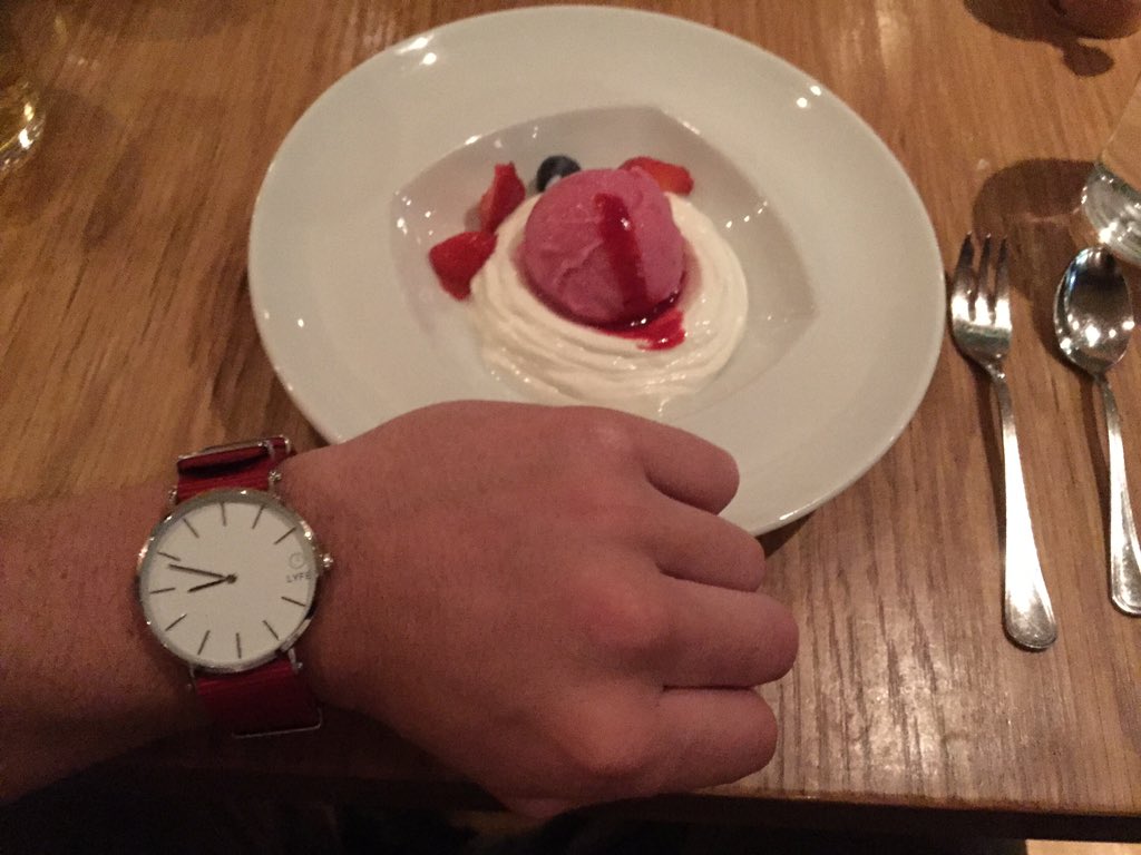 lyfewatches's tweet photo. Sweet Saturday π #lyfestyle #lyfetime #lyfechanger #lyfewatches #food #foodporn #instafood #watches #dessert https://t.co/5cBzVmiRii