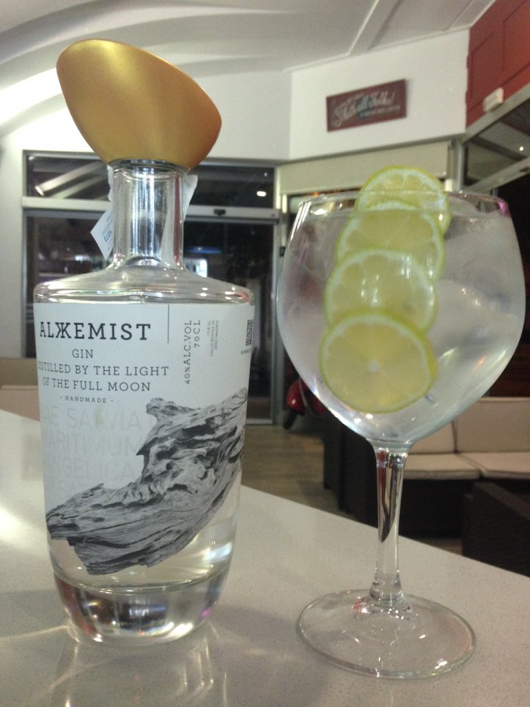 FrancescPirisOl's tweet photo. #ALKEMIST #GinUltraPremium
#Bohemia #Sabor #Amics #FanaticGin https://t.co/CQrKLPfmvQ
