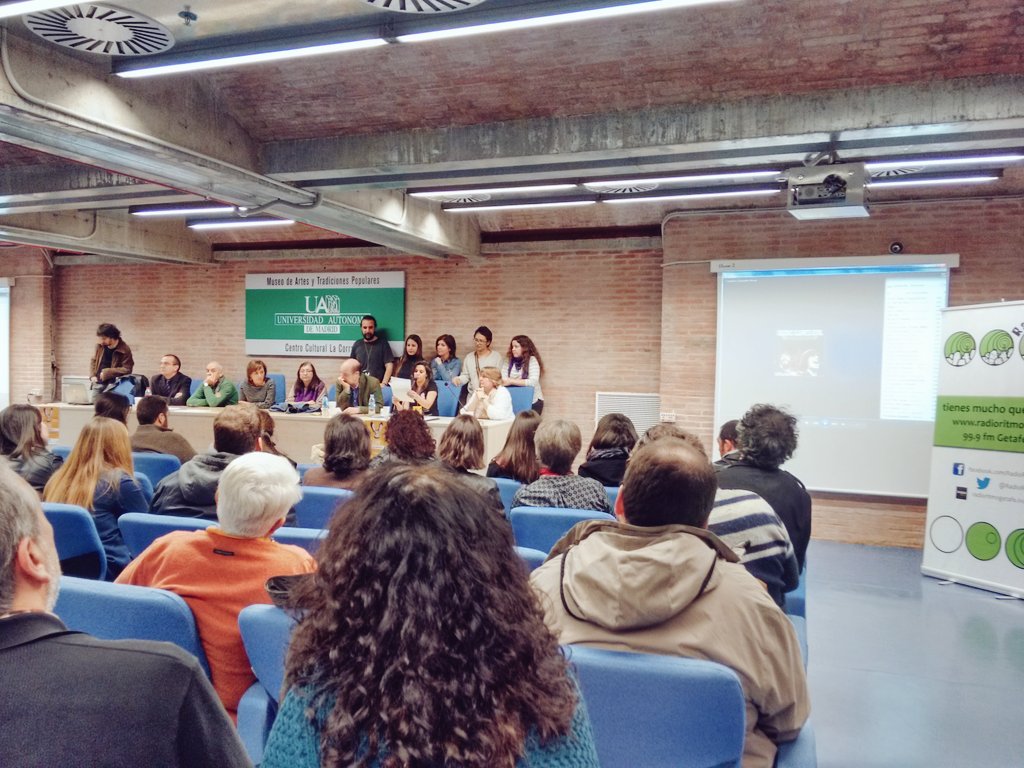 RadioRitmoGTF's tweet photo. "Reivindicamos la filosofía en la vida" Manifiesto final en Defensa de la Filosofía en La Corrala @UAM_Madrid https://t.co/Mxcx3SRALt