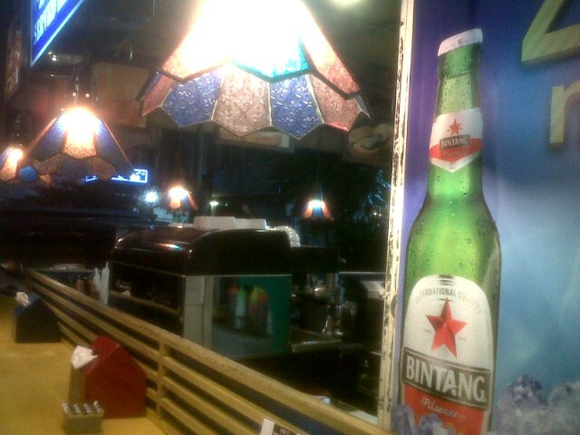 mul_prasetya's tweet photo. Nongkrong di bar dulu sejenak https://t.co/2hseqky5de