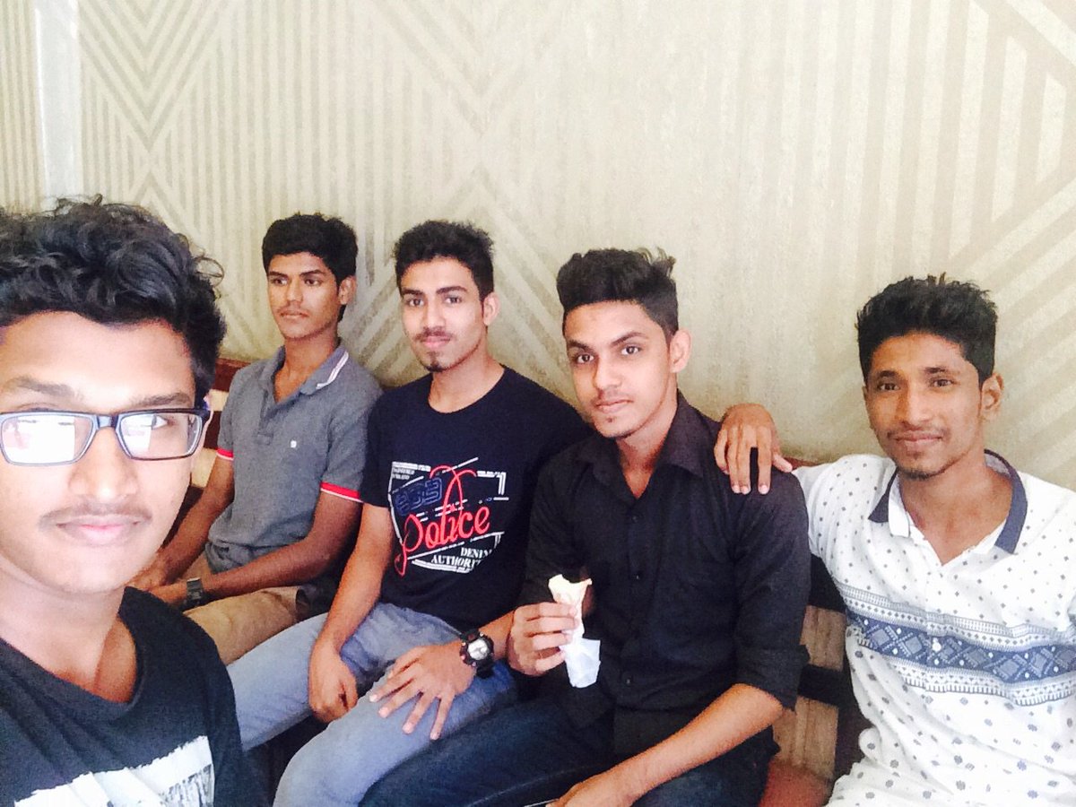 abdulroxxx's tweet photo. Crazy fun with besties.
#outing #maxxa #fun https://t.co/LJmrUBFQpY