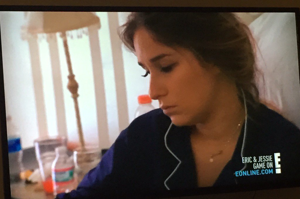 KeepItKittenish's tweet photo. Spending my Saturday morning binge watching Game On! #ericandjessiegameon https://t.co/3RNfcbAfYs