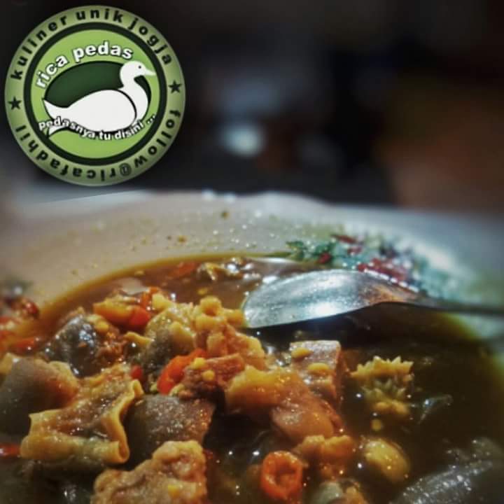 dinarboy's tweet photo. @kulineryogya @JogjaUpdate monggo yang mau merasakan pedasnya.. Jl.Parangtritis 100, Yogyakarta, selatan CK, Persis. https://t.co/lZksp27nQd