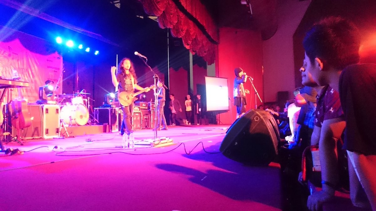 FSTVLST on stage! COMEEE!