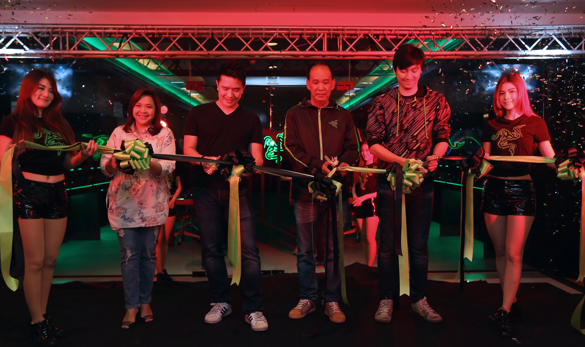 Razer's tweet photo. Check out our pics &amp; find out what’s Kraken' at the newly opened #RazerStoreTH Bangkok: https://t.co/pMry5ZRjvX https://t.co/nqBMCJtnVb