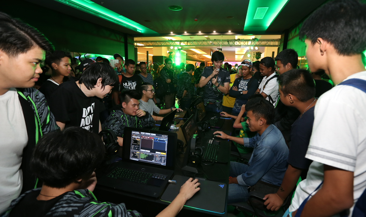 Razer's tweet photo. Check out our pics &amp; find out what’s Kraken' at the newly opened #RazerStoreTH Bangkok: https://t.co/pMry5ZRjvX https://t.co/nqBMCJtnVb