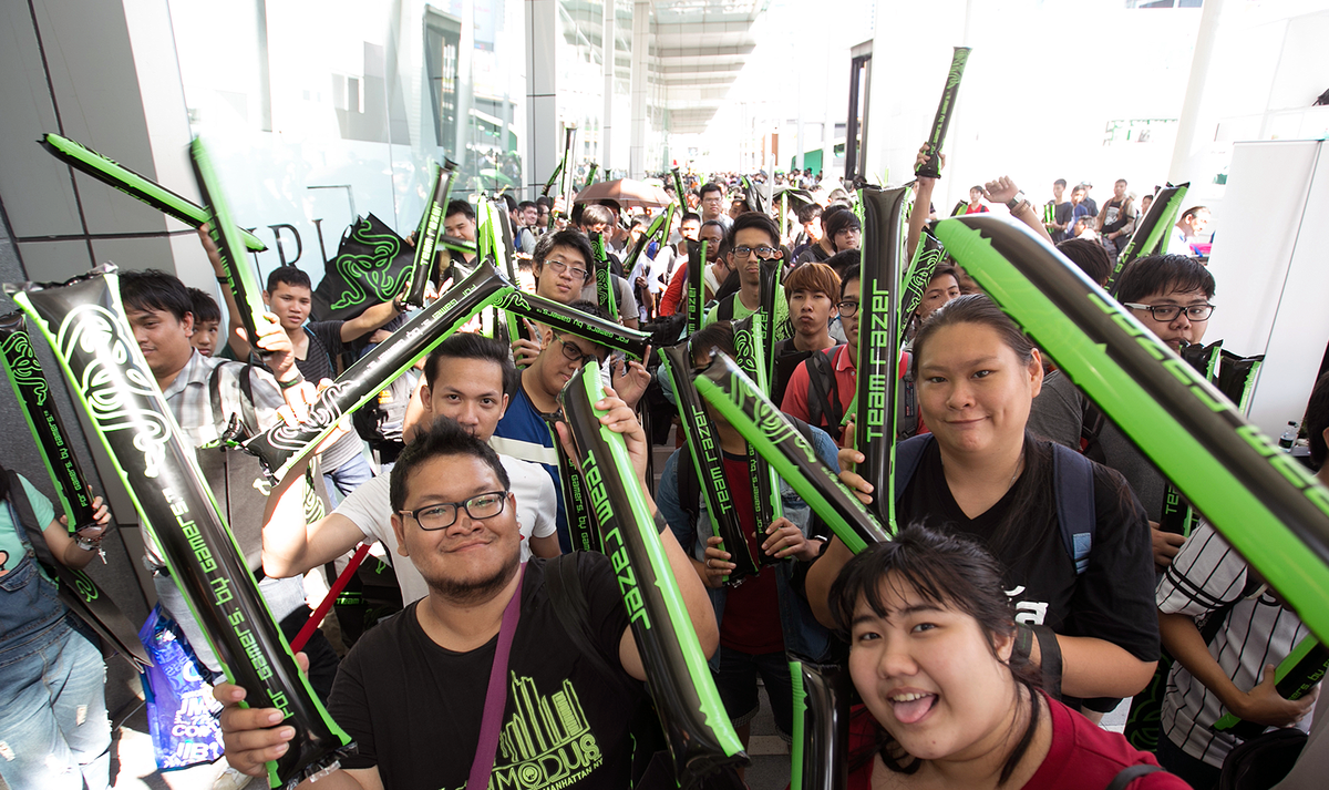 Razer's tweet photo. Check out our pics &amp; find out what’s Kraken' at the newly opened #RazerStoreTH Bangkok: https://t.co/pMry5ZRjvX https://t.co/nqBMCJtnVb