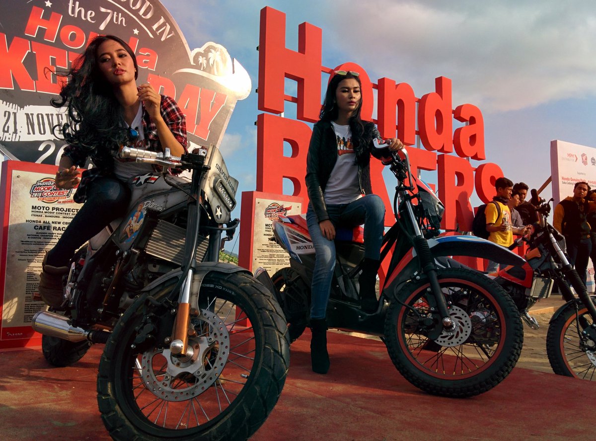 Yang malem mingguan di Pantai Telengria, selamat kumpul bareng temen-temen komunitas <a href="/welovehonda/">welovehonda</a> #HBD2015