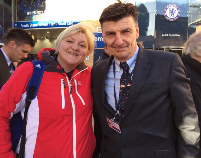 Just met Colin Pates and got a kiss. A lot of these plastics wouldn't even know who he is
#ProperChels