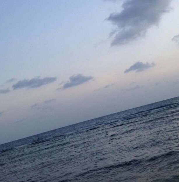 amal45353's tweet image. على موووج البحر تذكرتك  
لحظة بلحظة معي تمنيتك
وتمنيت ضحكتك وسوليفك