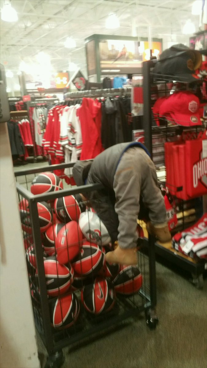 BentleyisDOPE's tweet photo. WHEN BALL IS LIFE HAHAHAHA #DBIII https://t.co/fDGDefXqRs