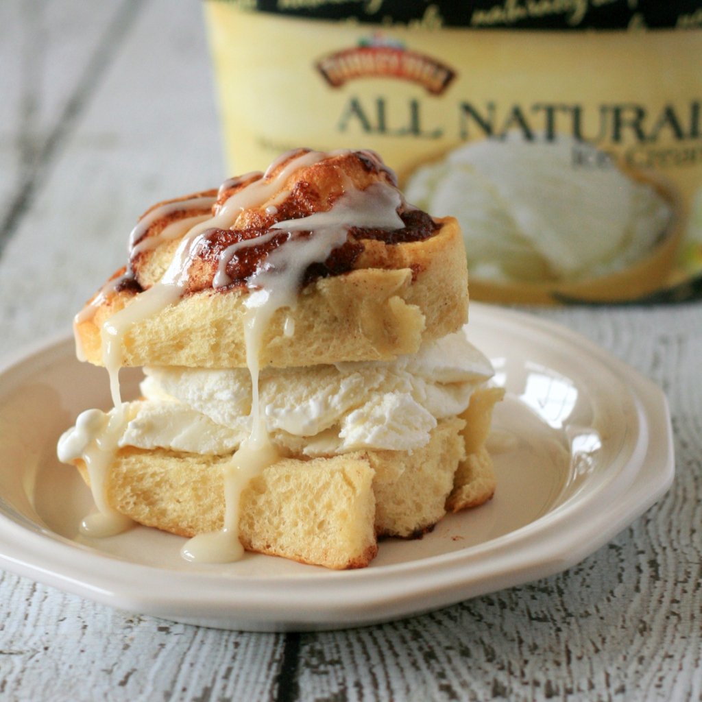 TurkeyHillDairy's tweet image. Behold, the cinnamon roll ice cream sandwich! #NomNomNom #IceCreamHack
