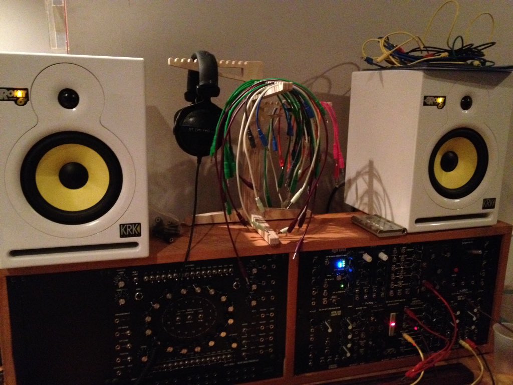 2Egress's tweet image. Our new portable cable hanger #Eurorack #modular #cableholder