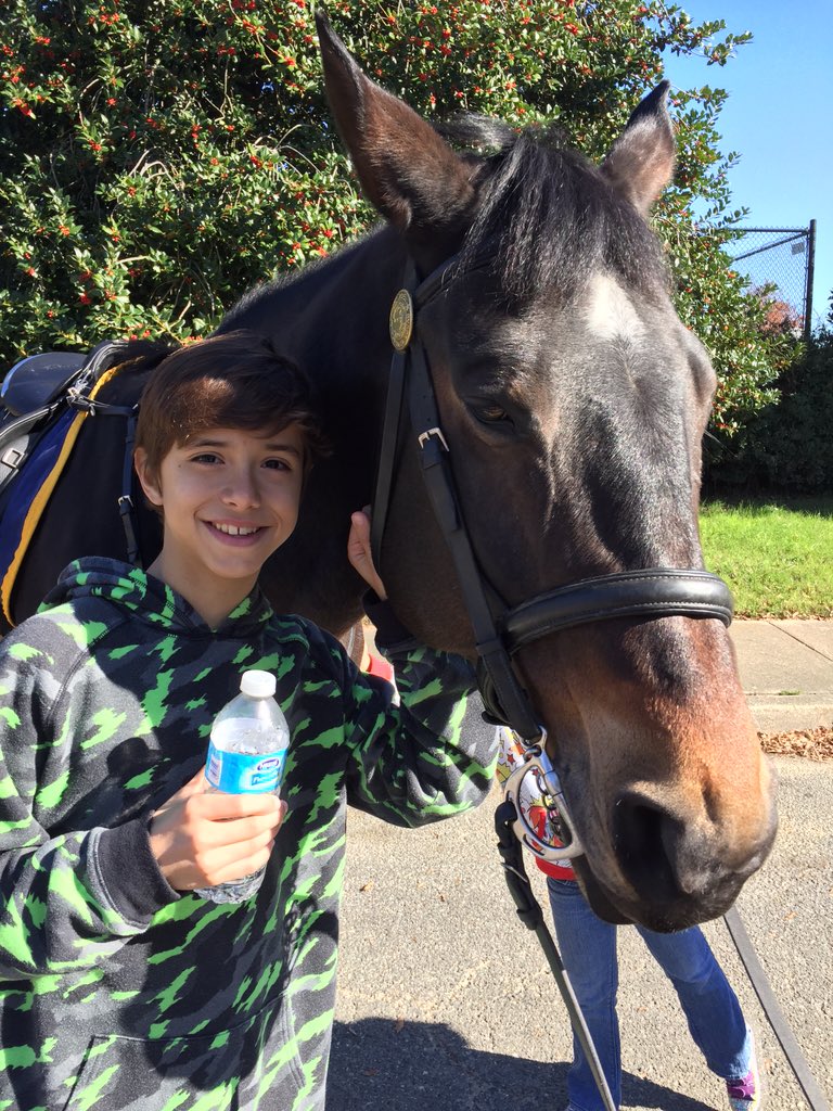 RPDLtDave's tweet photo. Kids & horses!! #RVA #riderva #policehorse #mounted https://t.co/yN4ux2Z9WF