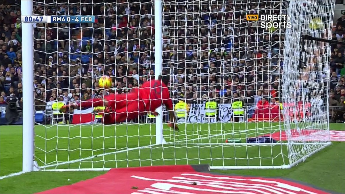 DSports's tweet photo. ¡RT si crees que Bravo fue la figura del partido! #FutbolEnDIRECTVClasico https://t.co/Ra4CVF0XtR