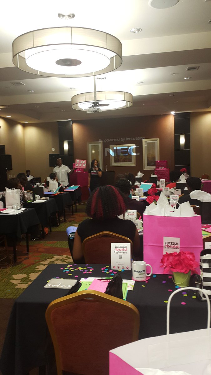thelaharrell's tweet image. @LGary81 is speaking into these ladies!!! #ldgaryceo #p2p15 #ldgarysuccessshots