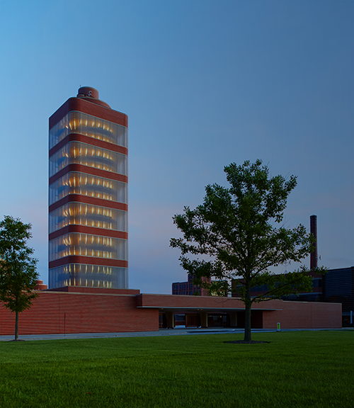 ChiSignature's tweet photo. My Inner #architecture nerd drools: @SCJohnson HQ open for @chicagobiennial #wrightatnight https://t.co/JGw6CQ98Ke https://t.co/k8DpFWnVpa