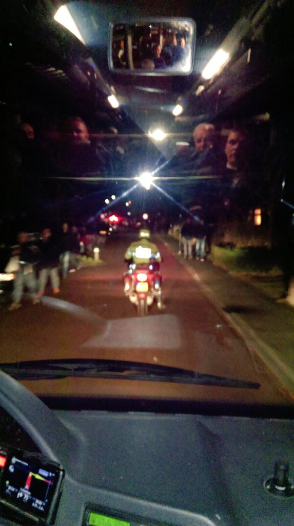 Een avondje carnavallen in #Gaanderen... Onder escorte van de politie vinden we onze weg. #luxe
