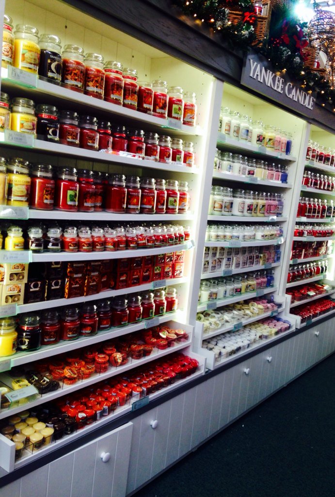 <a href="/MayKellymai2013/">Kelly Mai</a>: 😍, I was SO in my element this afternoon. 😊, 💗. <a href="/YankeeCandleEu/">Yankee Candle Europe</a> #snowflakecookie