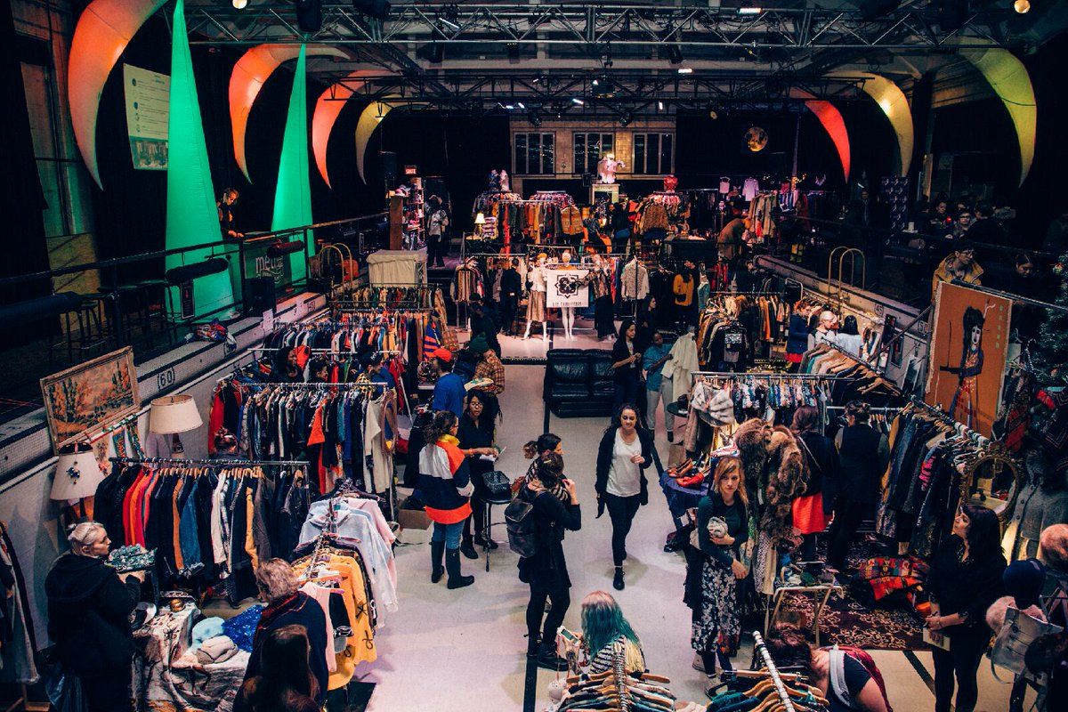 OldWIGVintage's tweet photo. Encore samedi et dimanche 💗 #oldwig #oldwigxmas #modemtl #mtlmoments https://t.co/L01WwlJcSJ