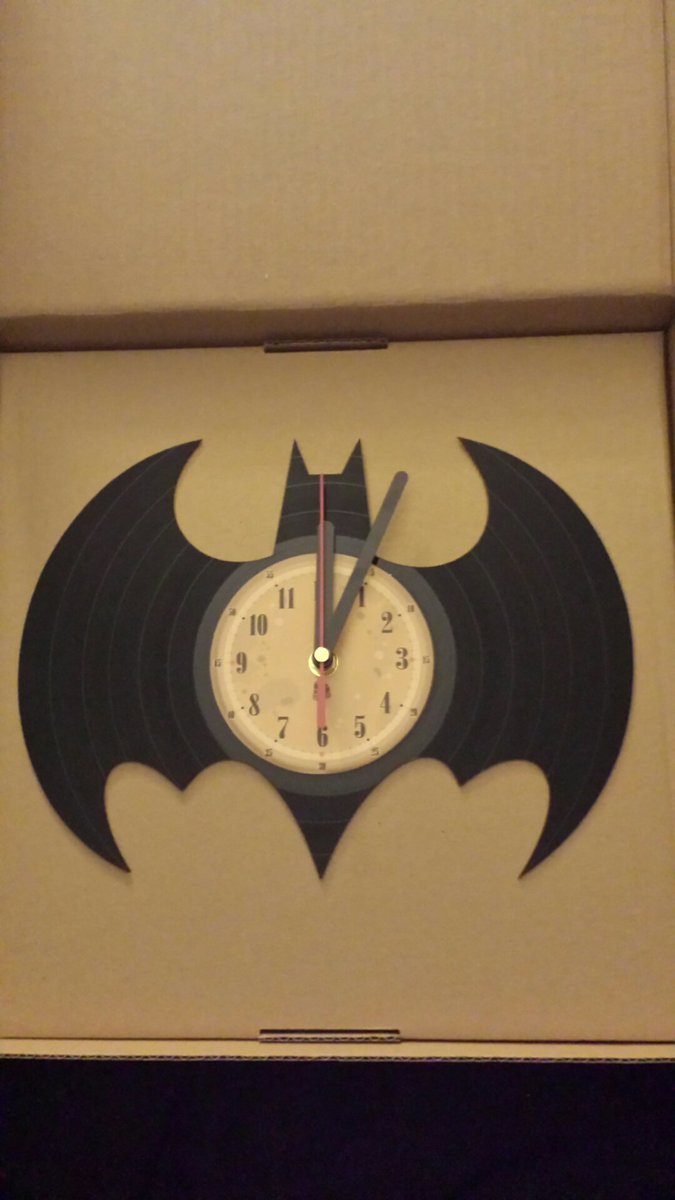 epascalides's tweet image. THIS. ❤ THIS THIS THIS. ❤ What time is it, Mr. Bat.... #BATMAN #BatClock